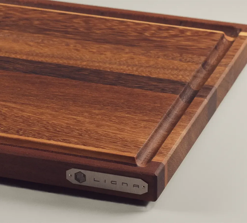 Chroma  <p class="hidekey"> large carving board</p>
