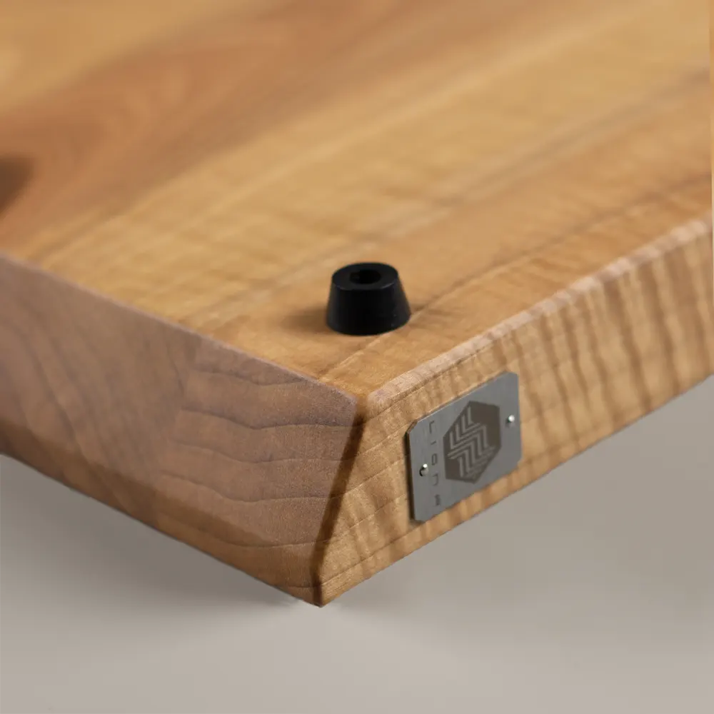 <div class="titlenogal"><p class="second-name">Linea</p> Walnut <p class="hidekey"> Walnut cutting board</p></div>