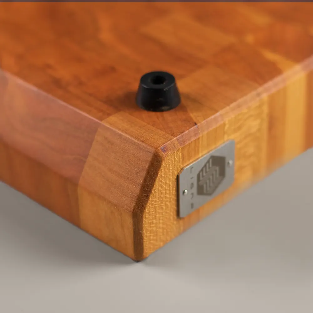 <div class="titlecerezo"> <p class="second-name">Pura</p>  Cherry  <p class="hidekey"> cherry butcher block</p></div>