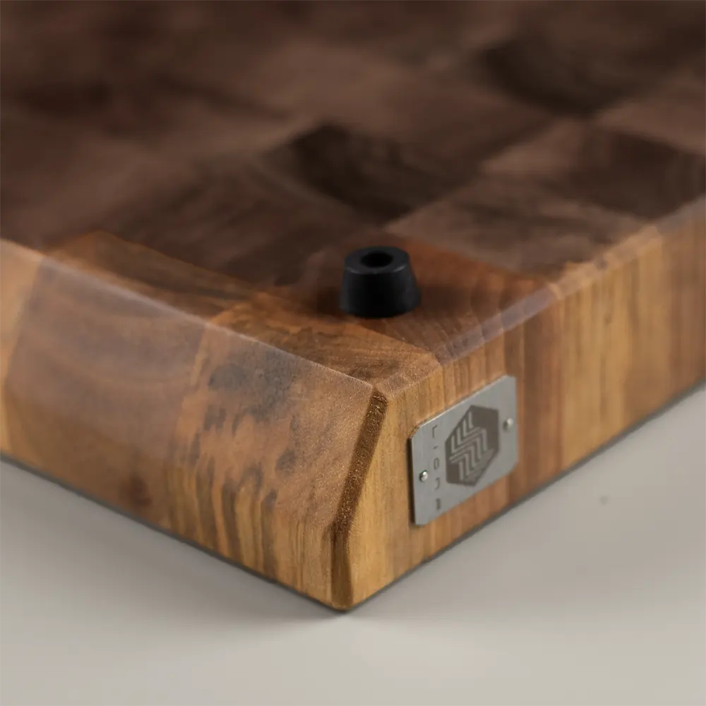 Non-slip leg walnut board