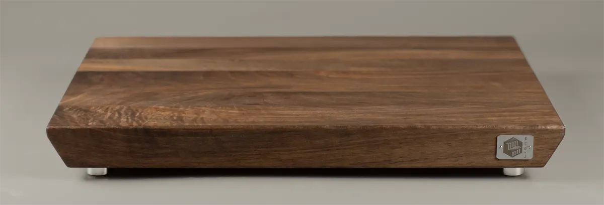 <div class="titlenogal"><p class="second-name">Linea</p> Walnut <p class="hidekey"> Walnut cutting board</p></div>